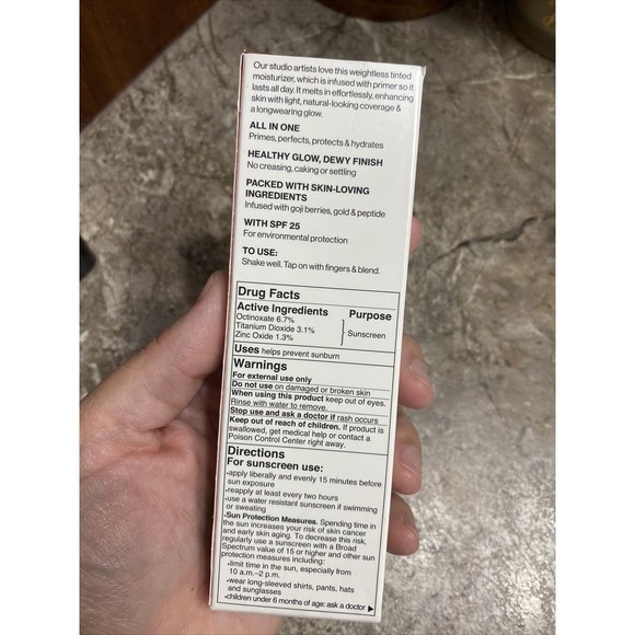 Smashbox Halo Healthy Glow All-In-One Tinted Moisturizer SPF 25 in Dark - Picture 3 of 4